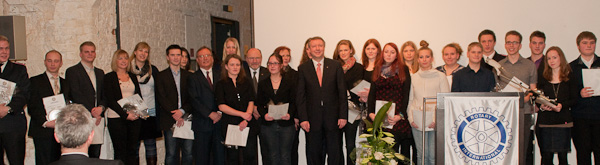 Preisträgerin Giuli Kleps mit Frau Stadtpräsidentin Gabriele Schopenhauer